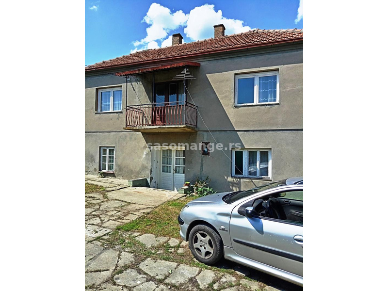 U Maloj Ivanči, prodajem 2 kuće od ukupno 165 m2, 35km od Beograda. Beograd, Opština Sopot