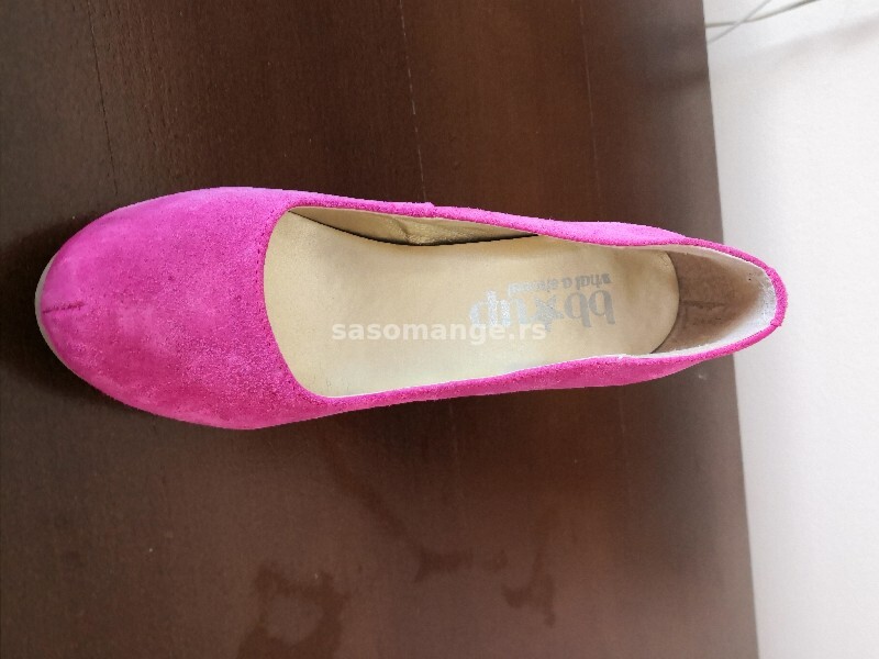 Nove pink kožne cipele, broj 37