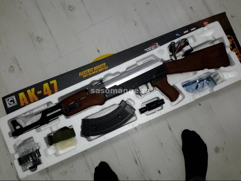 fenomelana replika AK-47 puške za decu