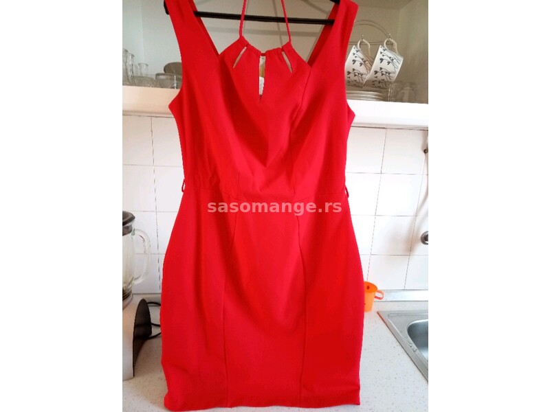 Mala crvena haljina, br. 40