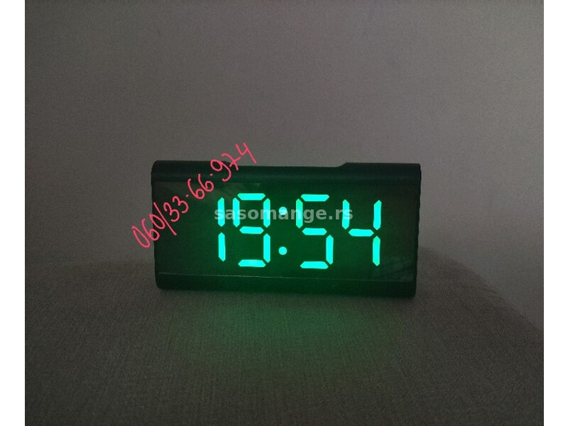 Digitalni sat crni/beli/zeleni/plavi broj (15)