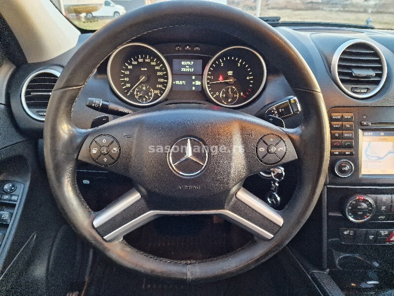 Mercedes-Benz M-CLASS