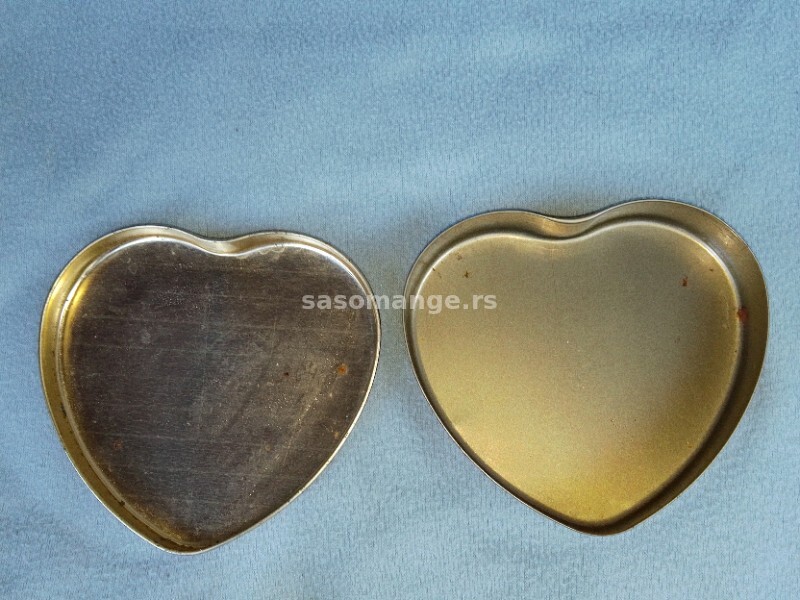 Metalna kutija u obliku srca