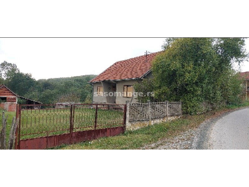 Kuća u Velikim Kupcima na 24 ari placa sa pomoćnim objektom,16 km od Kruševca ka Kopaoniku