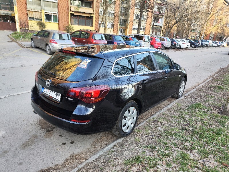 Opel Astra J, sport tourer , COSMO oprema