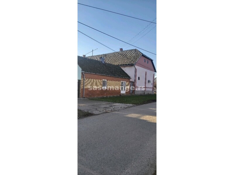 Salon kuća u centru Turije kod Novog Sada