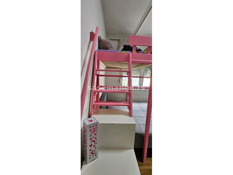 Krevet na sprat za decu iznad bracnog kreveta