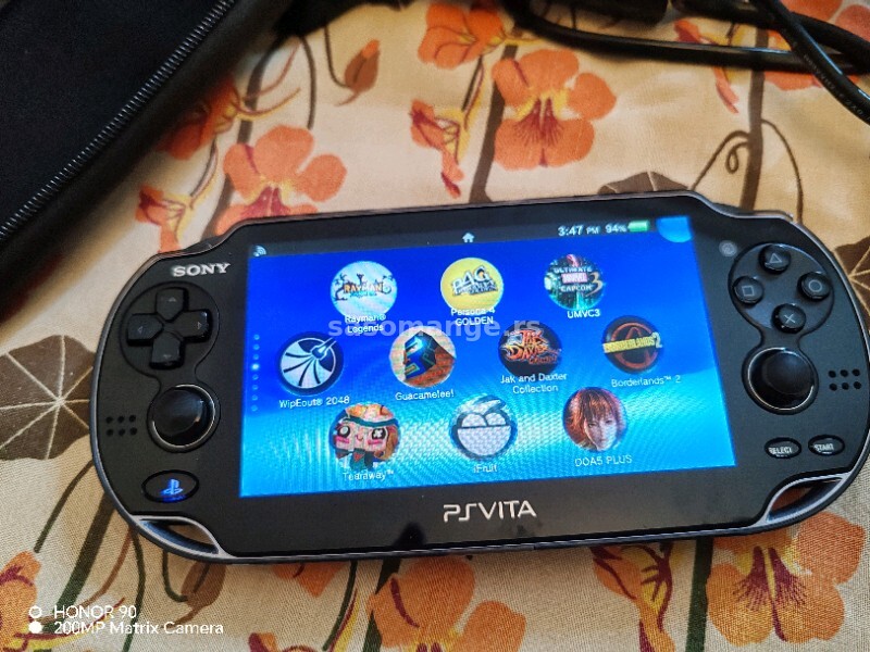 Sony ps Vita čipovana 50 igrica 128 giga kartica odlicna