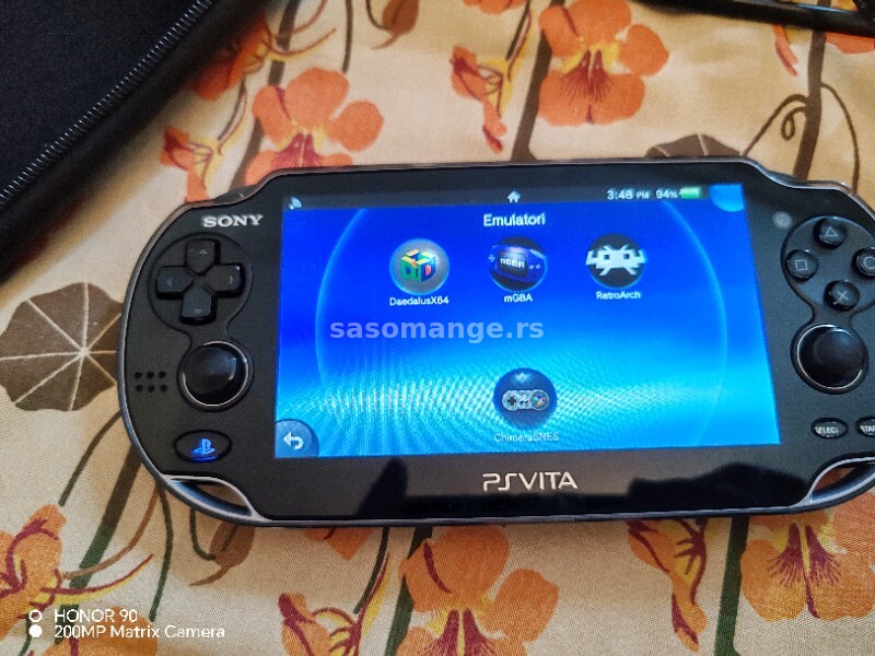 Sony ps Vita čipovana 50 igrica 128 giga kartica odlicna