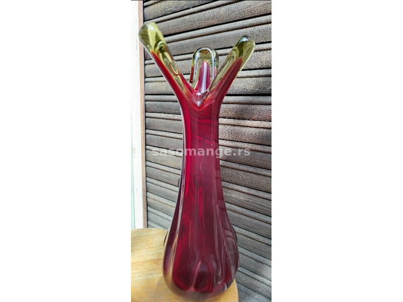 Murano vaza u boji rubina