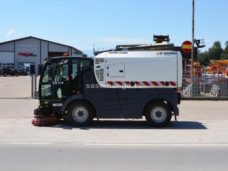 Mašina za čišćenje puteva MATHIEU GRAND AZURA MC420 2014. godište