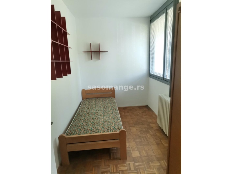 Izdaje se pet friendly stan na lokaciji Ohridska 3 u Zemunu,54m2.Moguc dogovor oko cene i namestaja