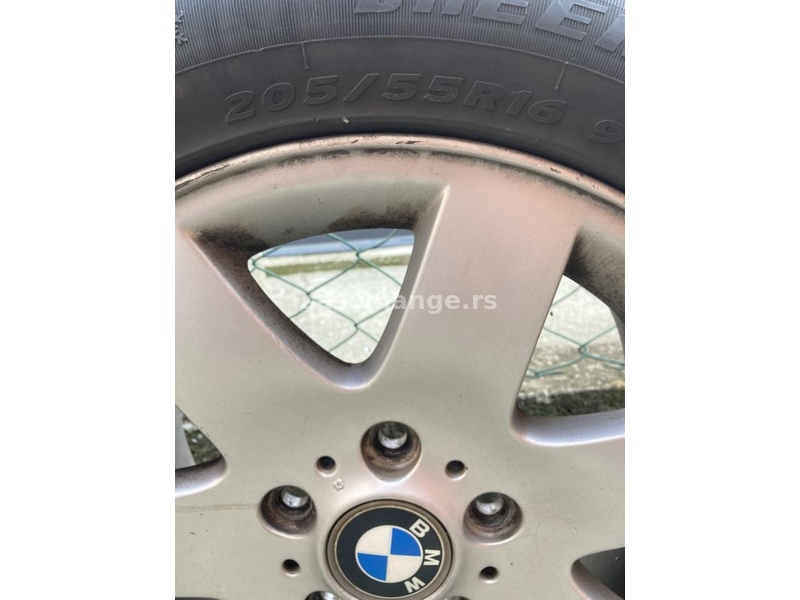 BMW guma sa felnom u vrlo solidnom stanju 205/55/R16 4-seasons