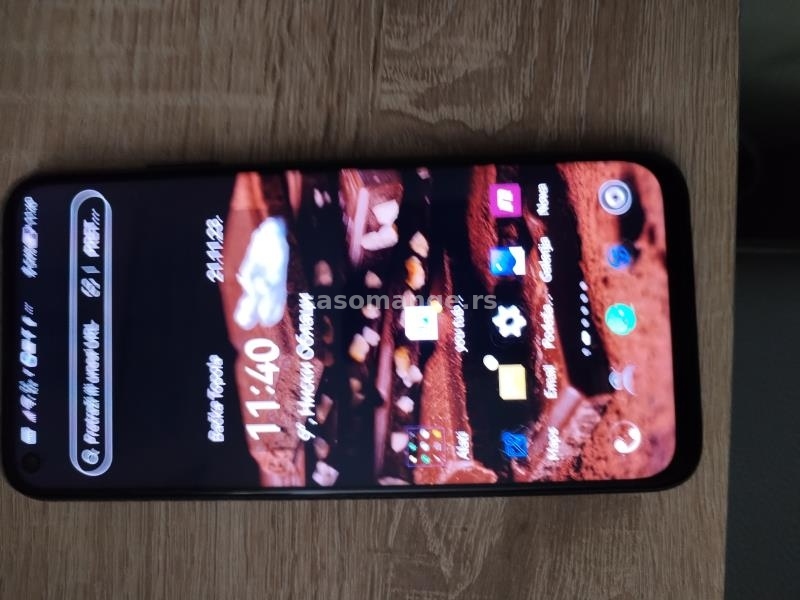 Huawei smart telefon p40lite 2020g očuvan ekran bez ogrebotine zadnji deo malo izlizan zbog futrole