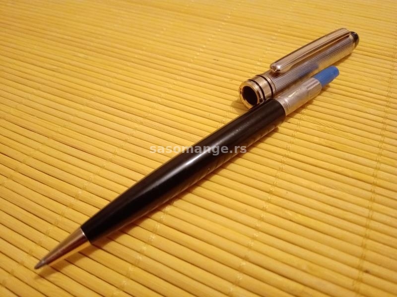 Masivna crno-srebrnasta metalna hemijska olovka