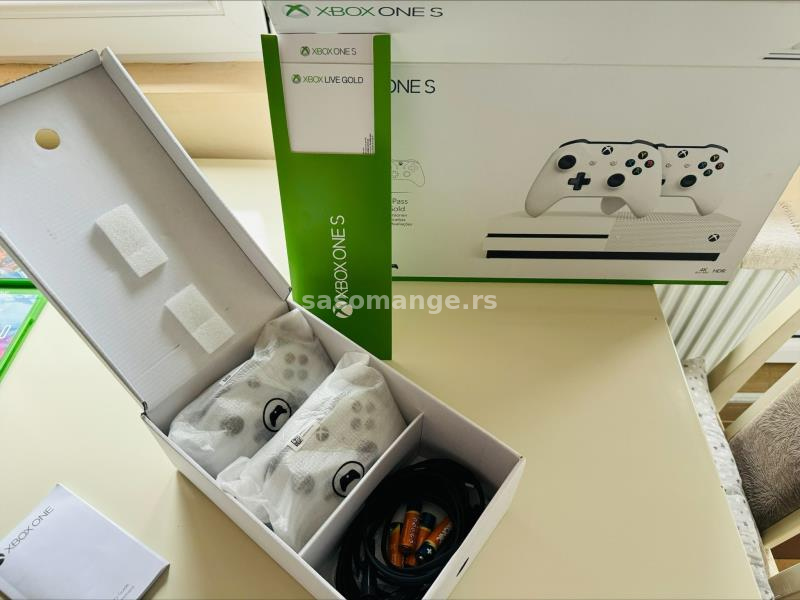Xbox One S 1T HD 4k sa 2 kontrolera i 5 originalnih igrica