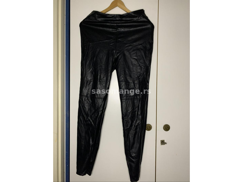 Stradivarius kozne pantalone