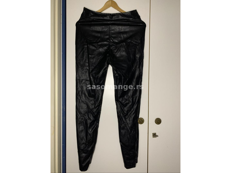 Stradivarius kozne pantalone