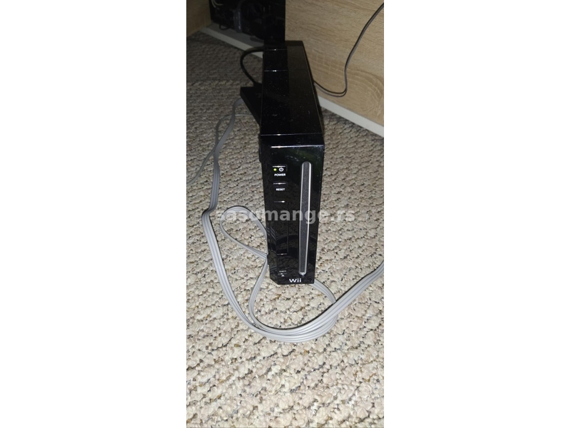 Crni Nintendo Wii modovan cita igre sa USB-a, bez opreme