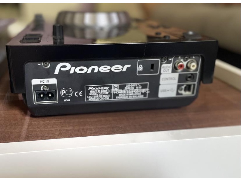 Pioneer cdj 350 + Allen&amp;Heath xone 22 + dve torbe