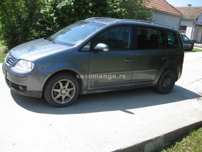 Touran 1.9 tdi 74 kw kompletan auto u delovima............