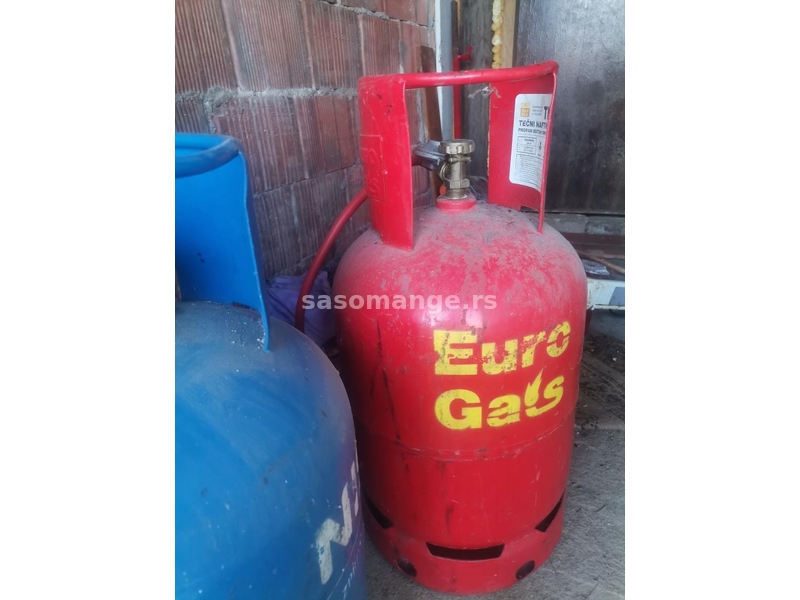 2 plinske boce + regulator plina sa crevom