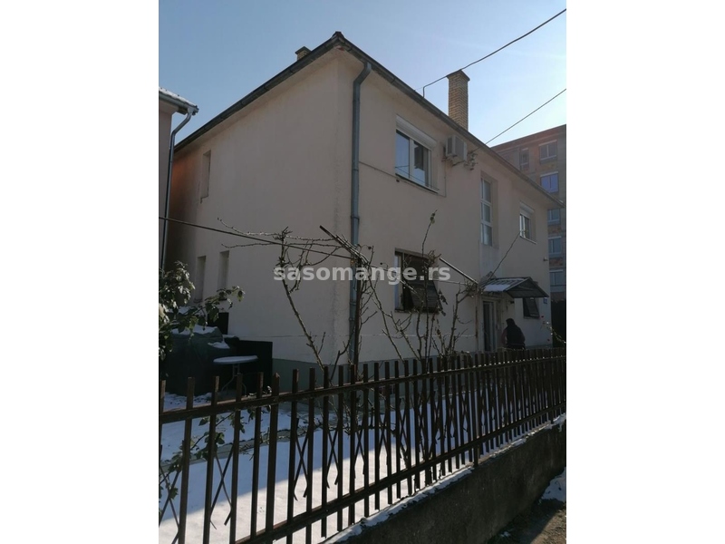 Prodaje se stan u kući u Ljubićskoj ulici