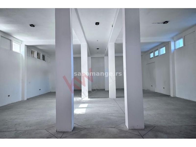 Poslovna zgrada i hala, renovirano, u poslovnom kompleksu na Karaburmi, 1420m2 + 3000m2