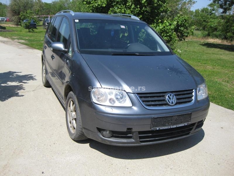 Touran 1.9 tdi 74 kw kompletan auto u delovima............