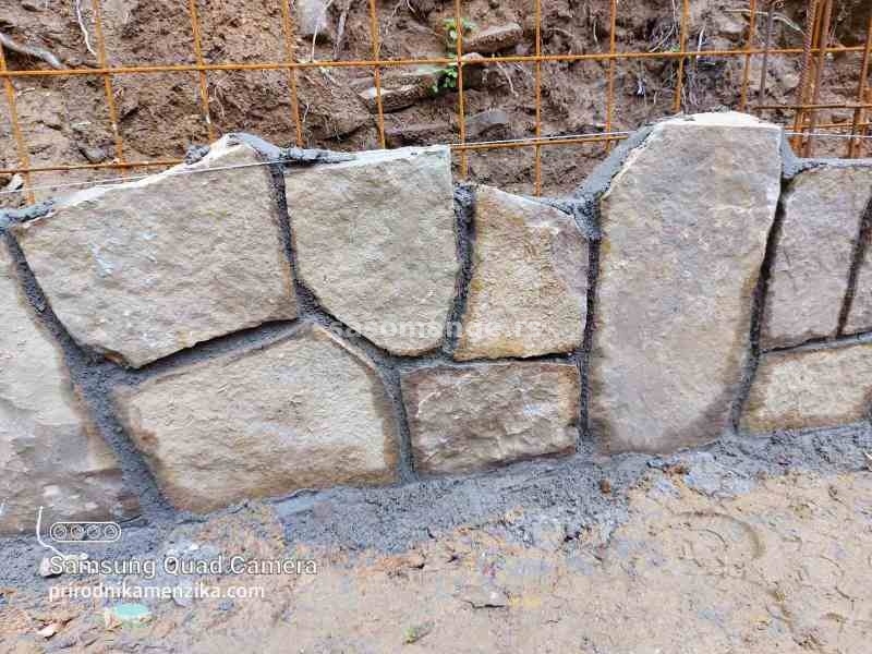 Majstori za zidanje kamenom, ugradnja kamena i granite kocke. Najpovoljnije cene kamena i ugradnje