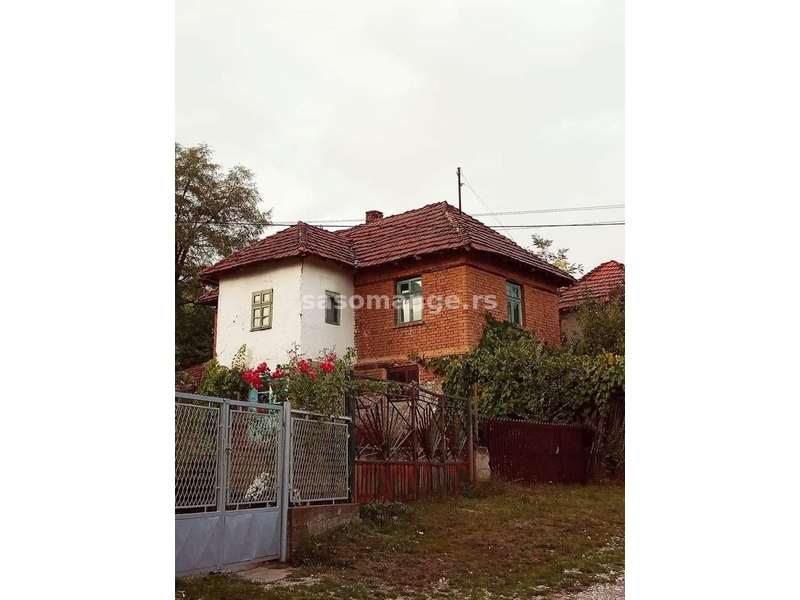 Prodajem kucu u selu Semce opstina Gadzin Han