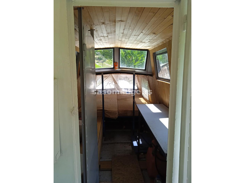 Čamac sa kabinom