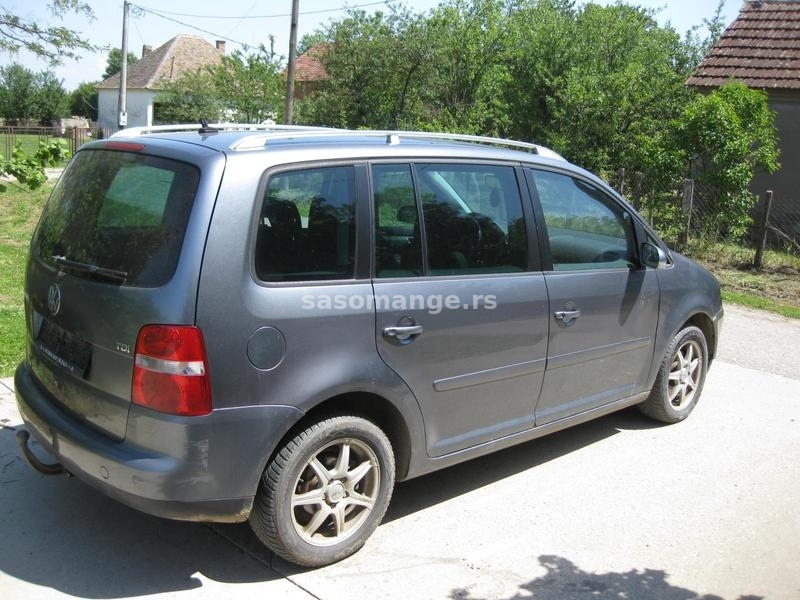 Touran 1.9 tdi 74 kw kompletan auto u delovima............