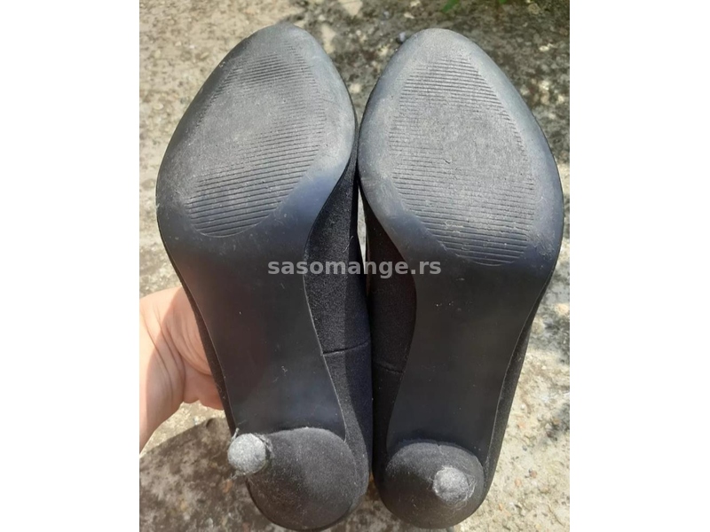 Crne sandalete