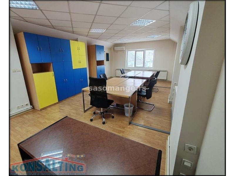Poslovni prostor pored Opštine Stara Pazova,može i sa nameštajem u strogom centru, šifra 015