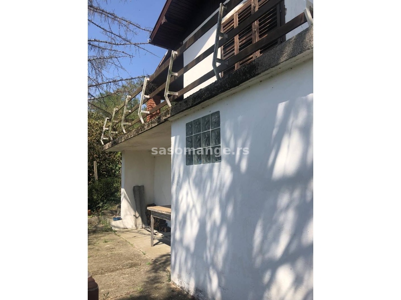 Prodajem vikend - kuću u vikend naselju sela Neštin. Cena 55.000 Eura Kontakt telefon 064/832 47 87
