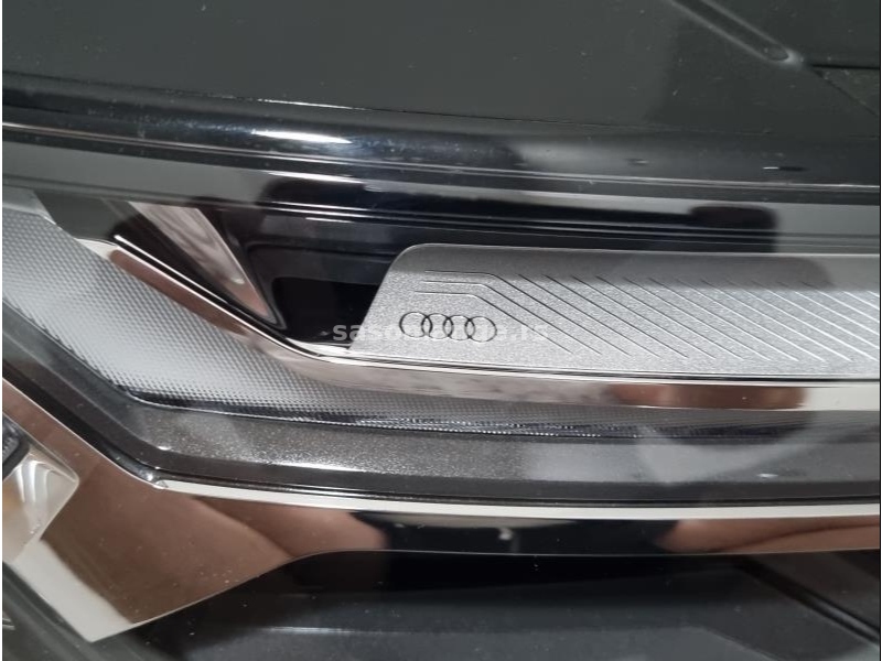 Audi Q5 / 80A / 2020-2023 / Desni far / Matrix / ORIGINAL / NOVO