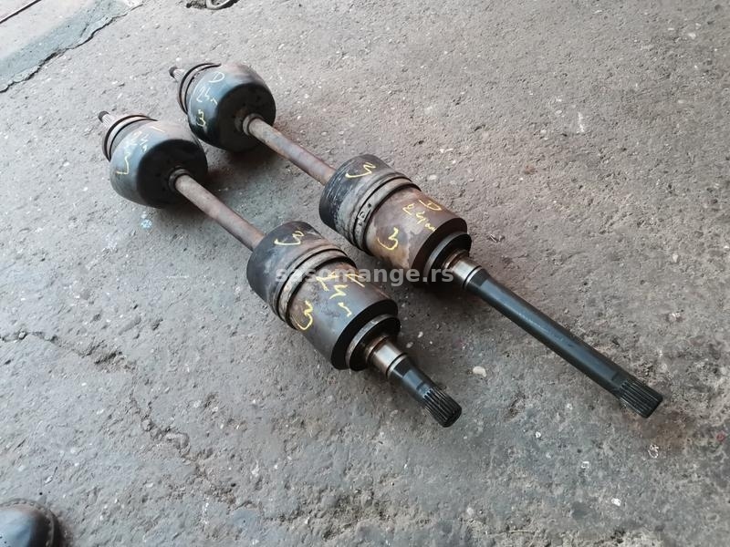 Poluosovina leva,desna Lada 2121,21213 Niva 24mm br.1