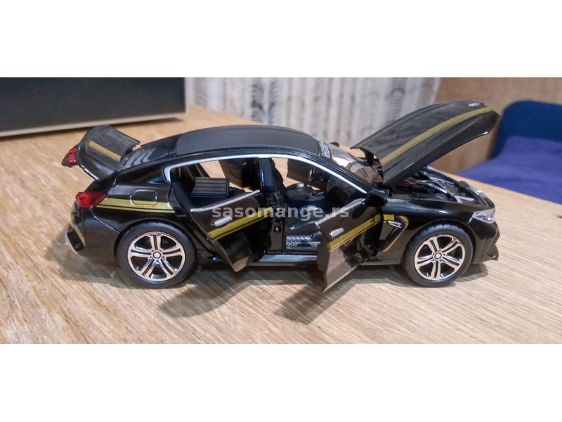 Metalni model automobila BMW M8