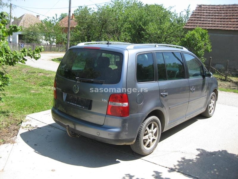 Touran 1.9 tdi 74 kw kompletan auto u delovima............