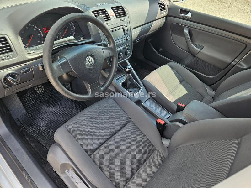 Golf 5 stranac 1.9 TDI 66kw 2005god malo od leda po haubi