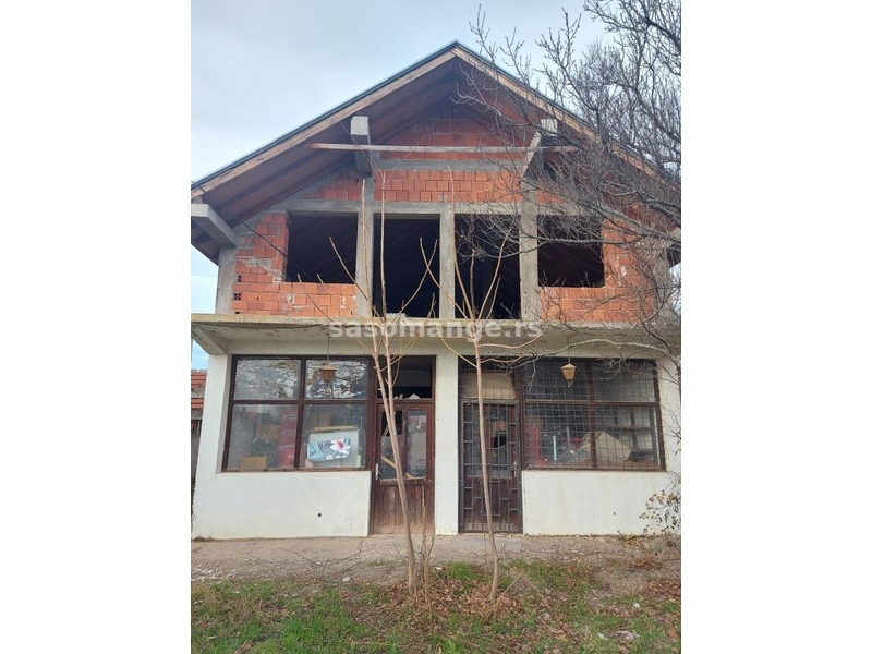 Prodajem kucu u selu Drazevac, na pola puta Aleksinac - Niš