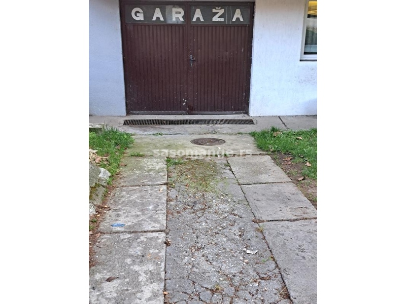 Izdajem ili prodajem uknjizenu garazu u Beogradu - Rakovica