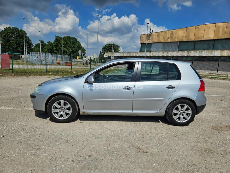 Golf 5 stranac 1.9 TDI 66kw 2005god malo od leda po haubi