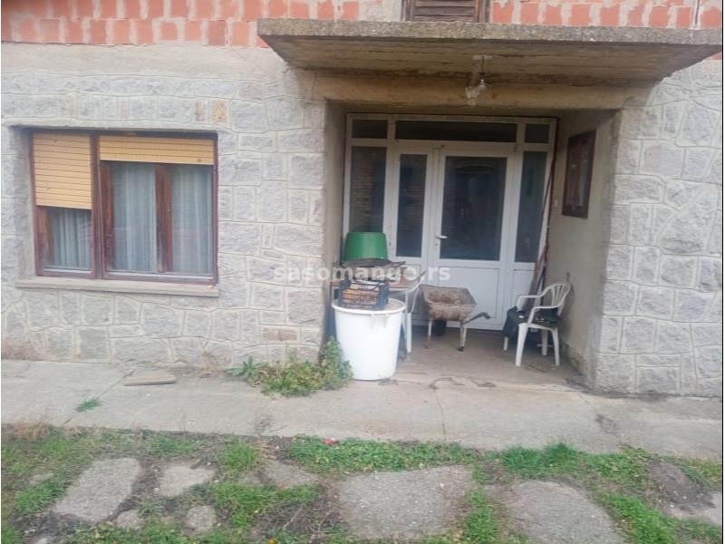 Kuća oko 35 km od Beograda/ dogovor oko cene
