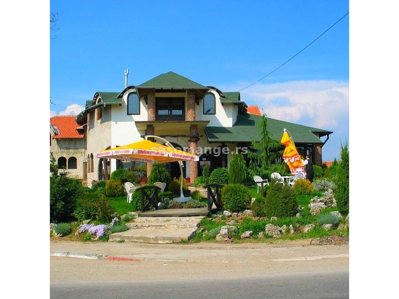 Restoran/Motel Dvorac Visenamenski Objekat 2463 m Na Prodaju