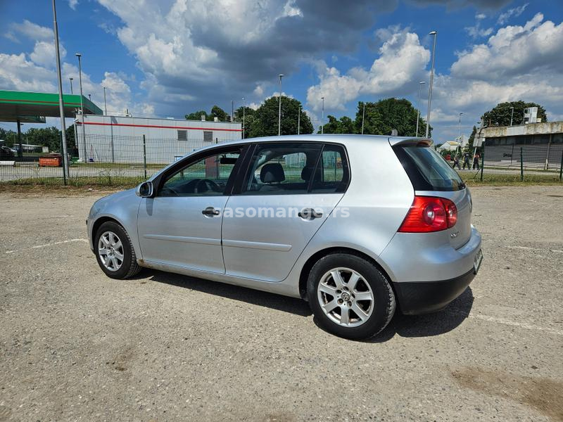 Golf 5 stranac 1.9 TDI 66kw 2005god malo od leda po haubi