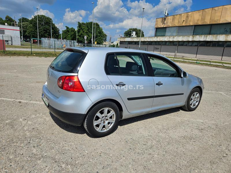 Golf 5 stranac 1.9 TDI 66kw 2005god malo od leda po haubi