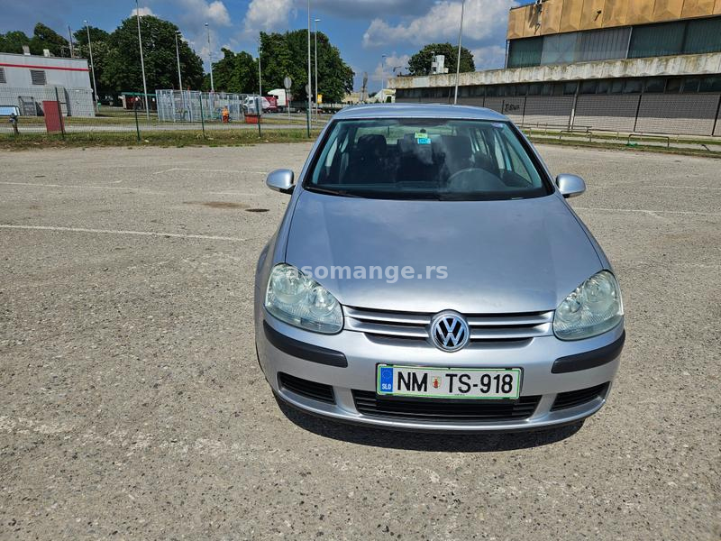 Golf 5 stranac 1.9 TDI 66kw 2005god malo od leda po haubi