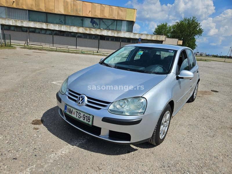 Golf 5 stranac 1.9 TDI 66kw 2005god malo od leda po haubi